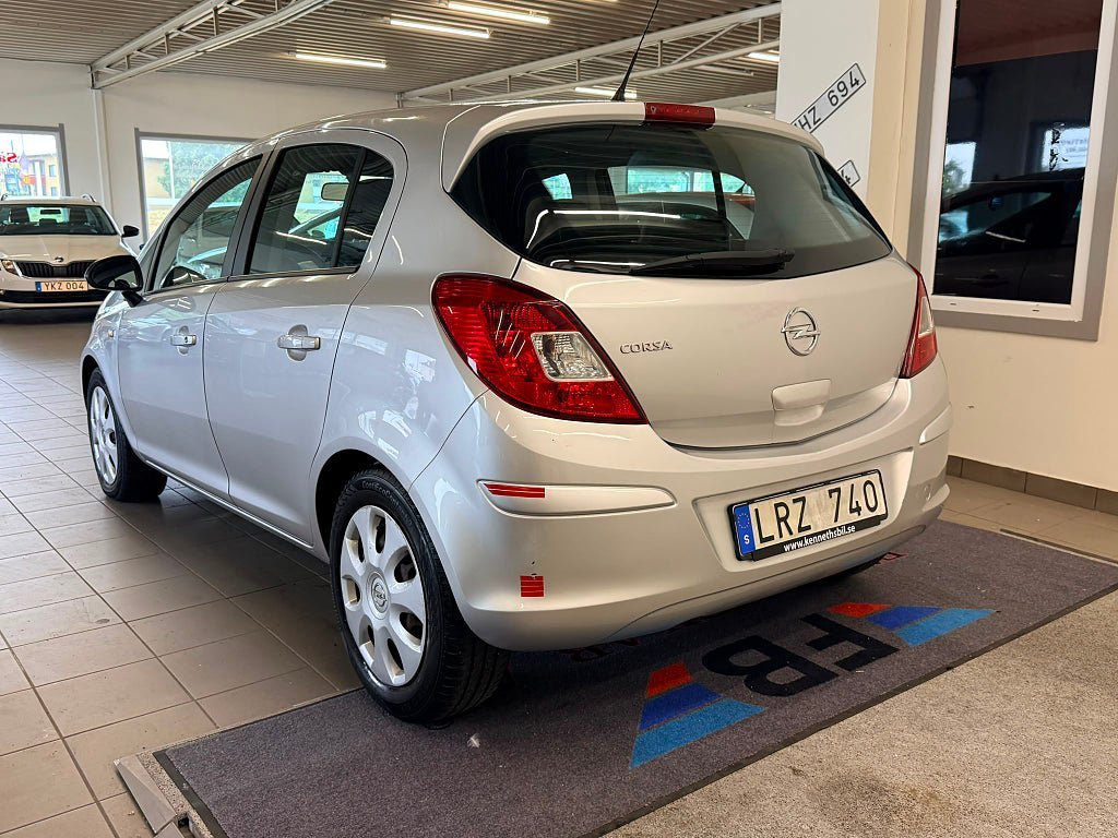 Vehicle Image 11