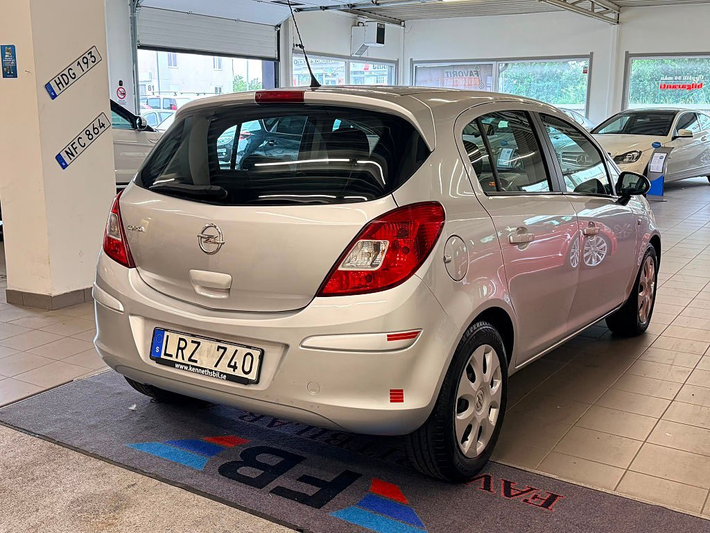 Vehicle Image 12
