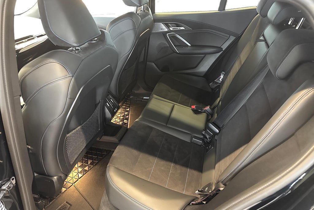 Vehicle Image 12