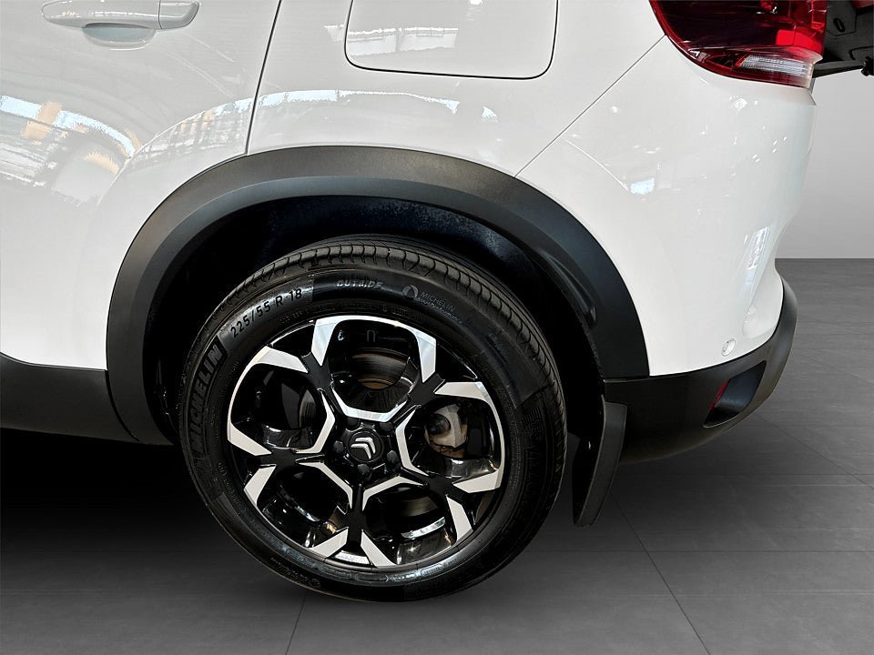 Vehicle Image 14
