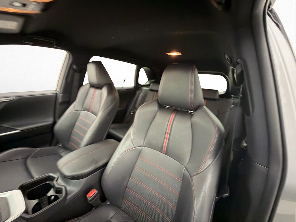 Vehicle Image 16