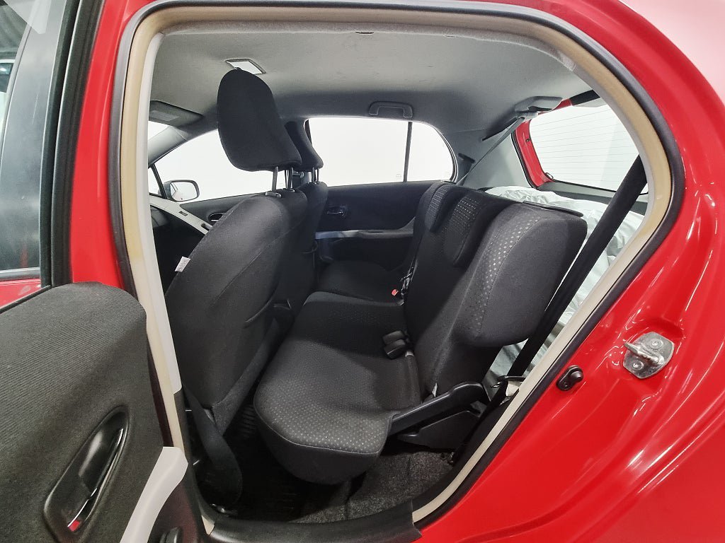 Vehicle Image 8