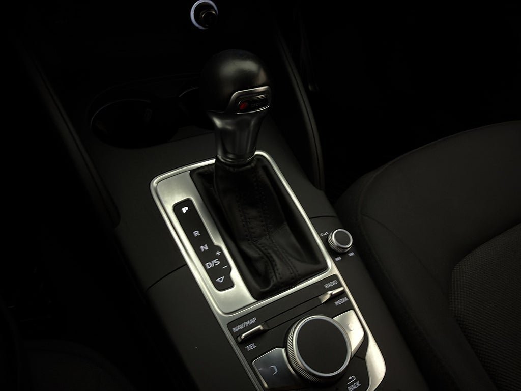 Vehicle Image 23