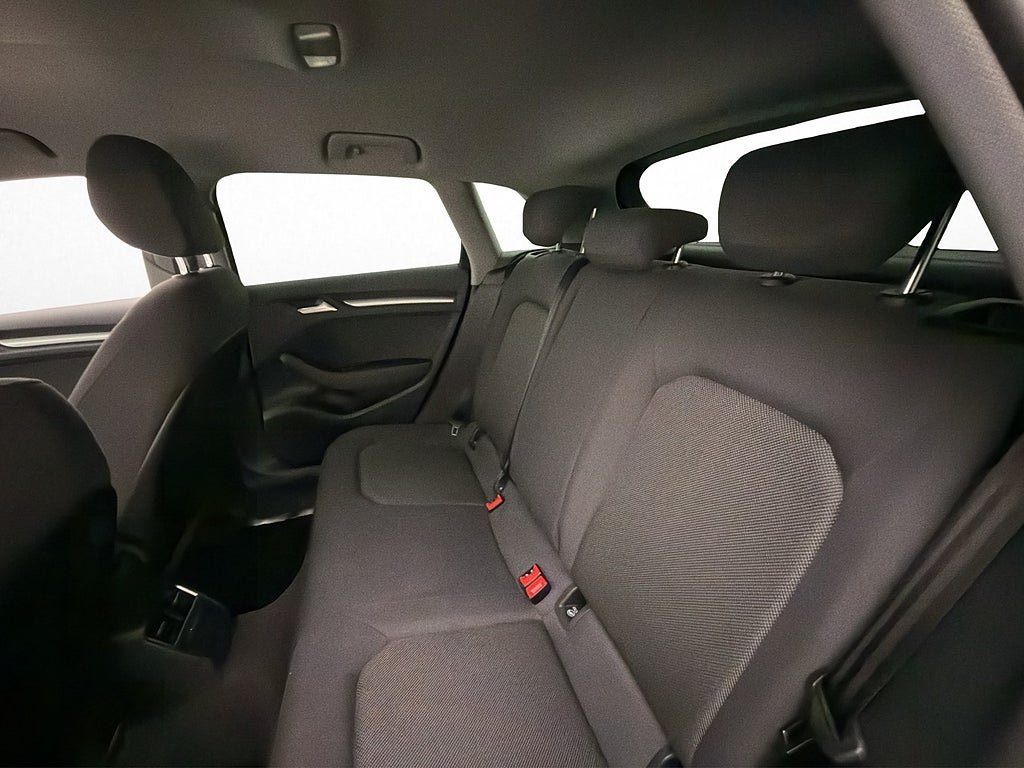 Vehicle Image 26