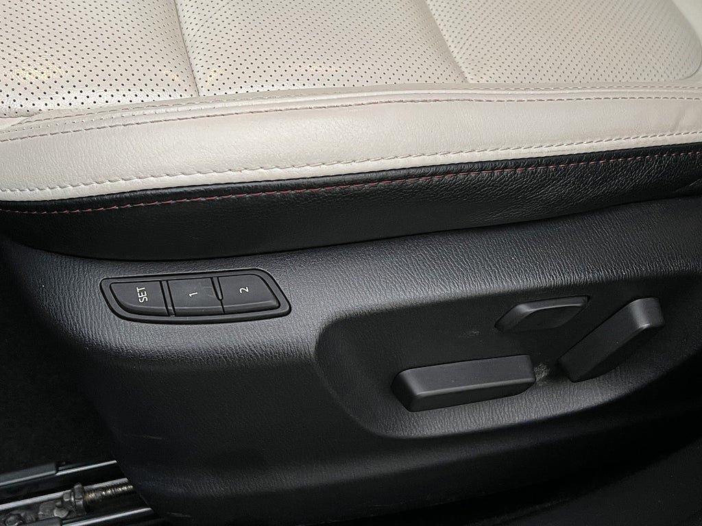 Vehicle Image 25