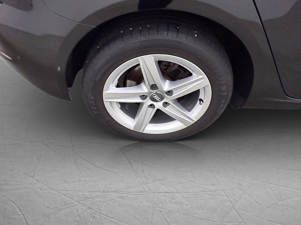 Vehicle Image 30