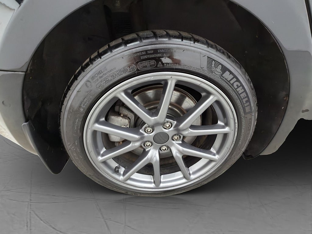 Vehicle Image 32