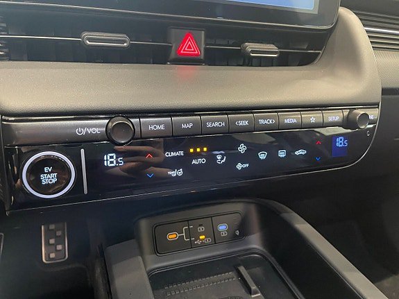 Vehicle Image 24