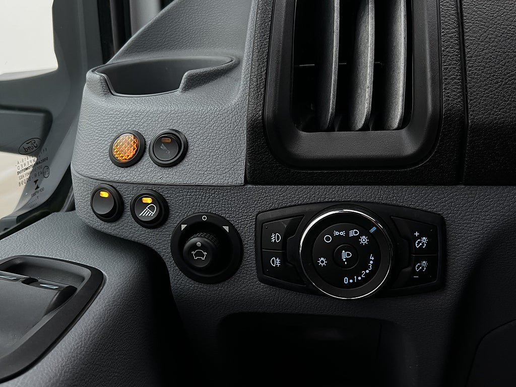 Vehicle Image 24