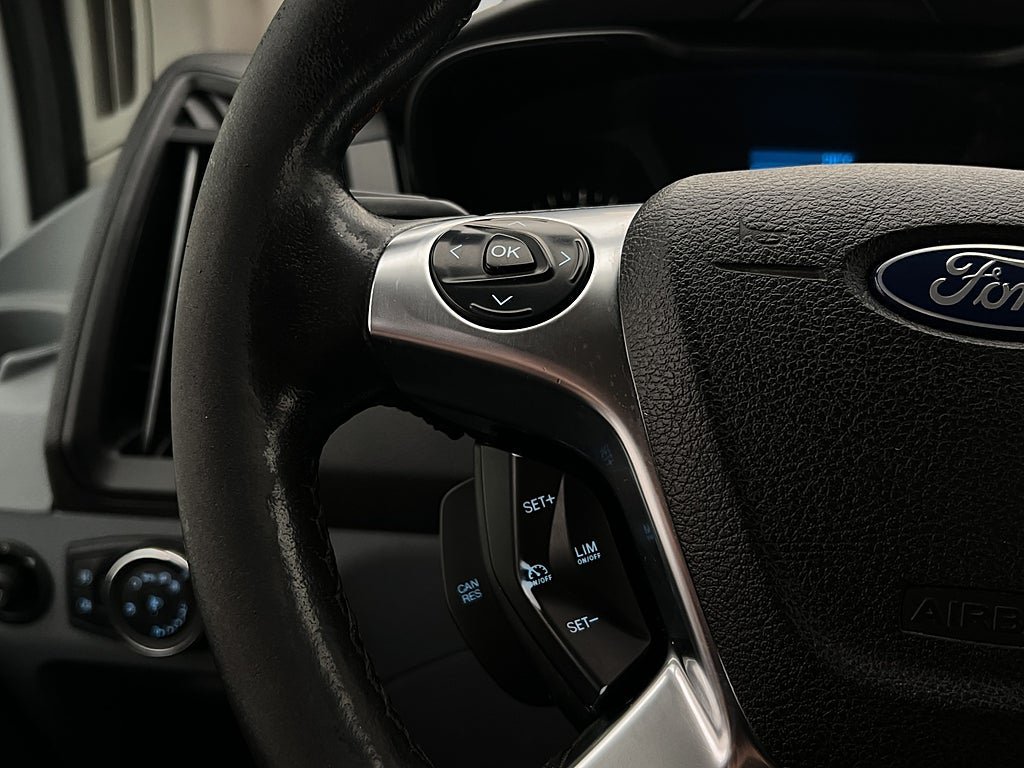 Vehicle Image 28