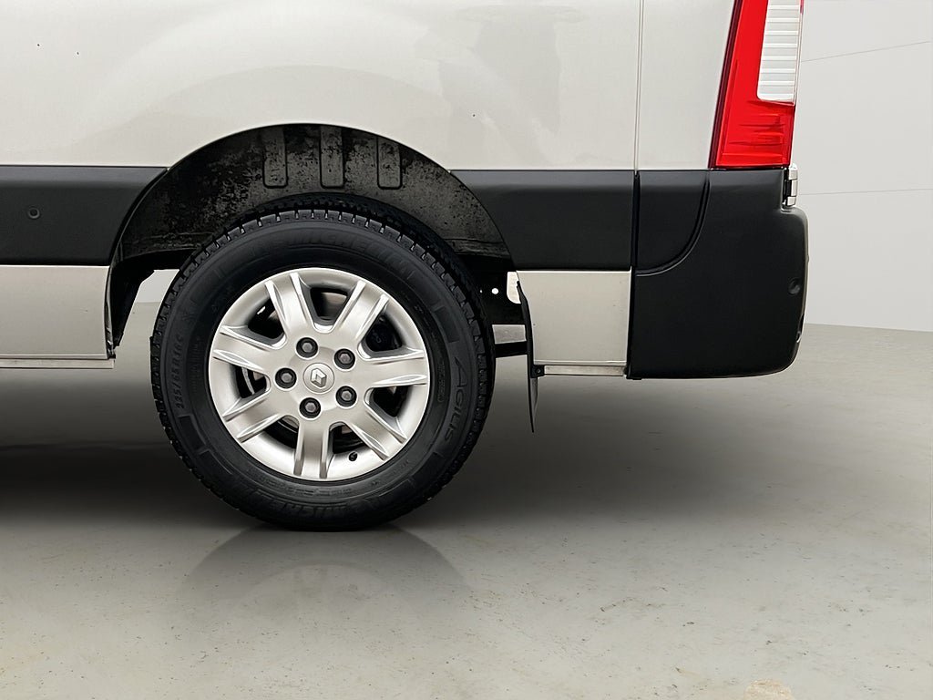 Vehicle Image 32