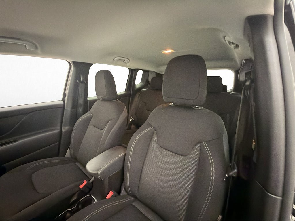 Vehicle Image 16