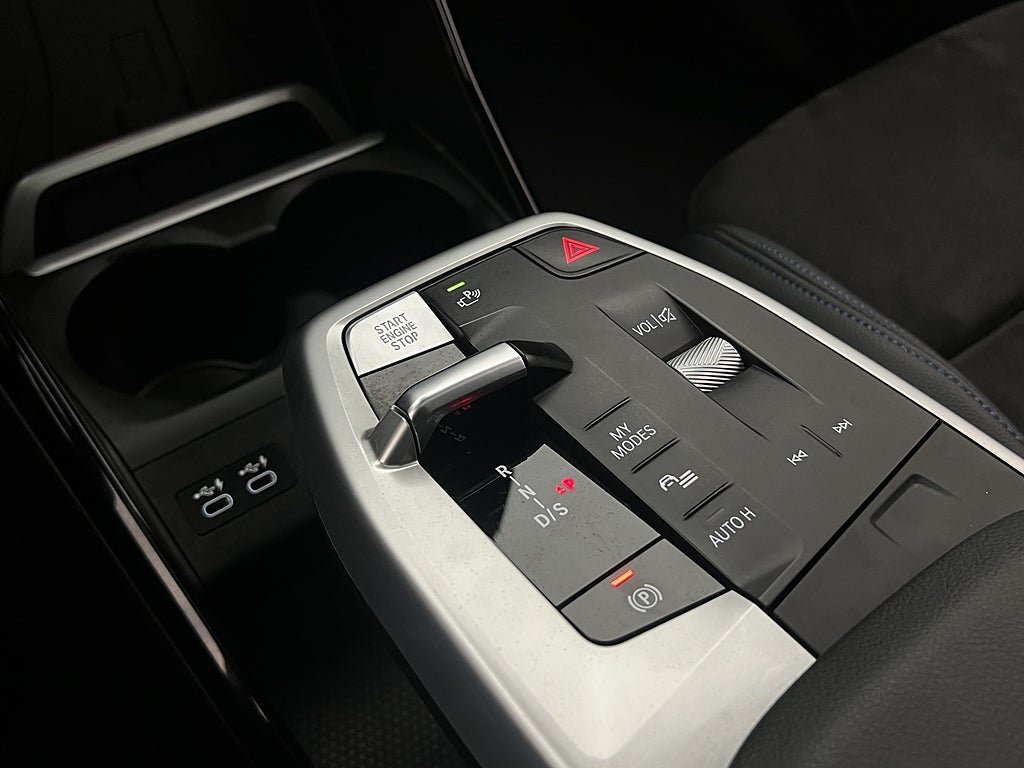 Vehicle Image 24