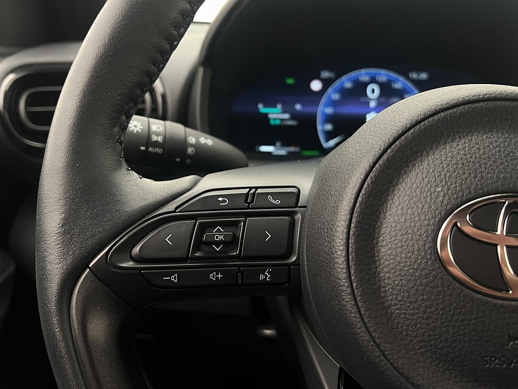Vehicle Image 16