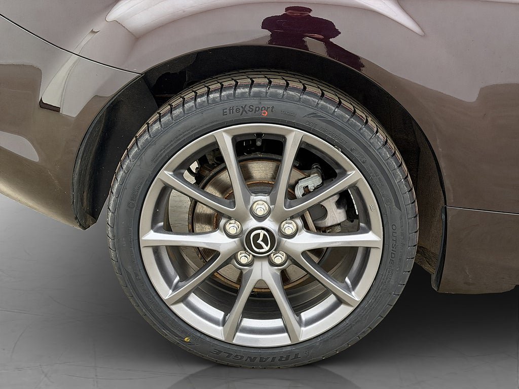 Vehicle Image 21