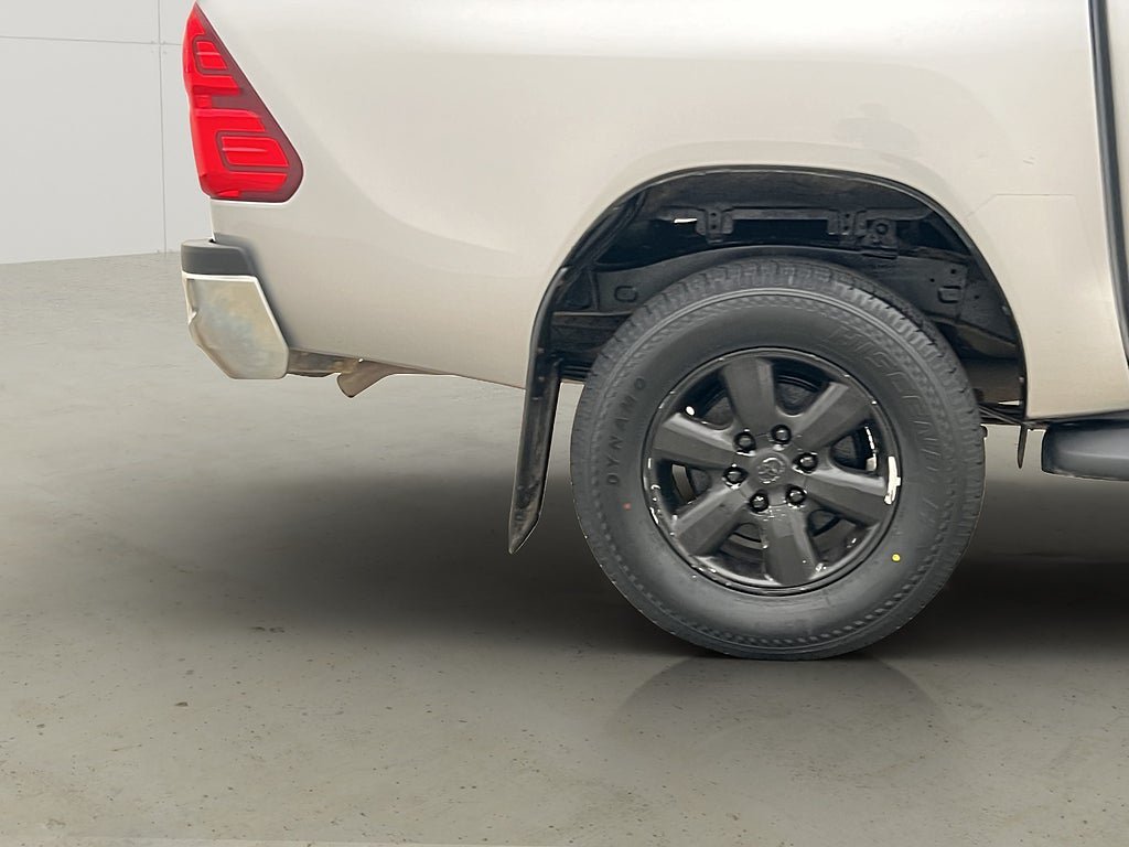 Vehicle Image 32