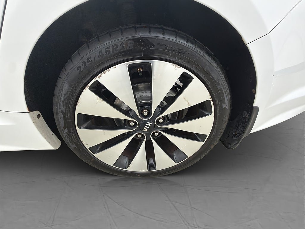 Vehicle Image 32
