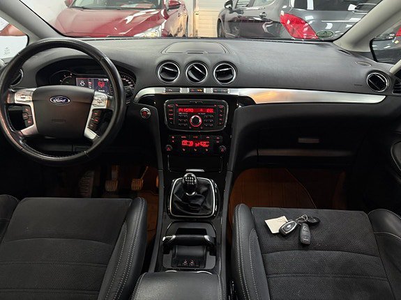 Vehicle Image 6
