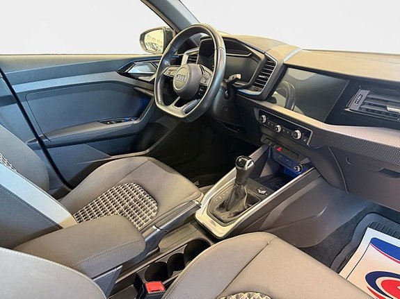 Vehicle Image 12