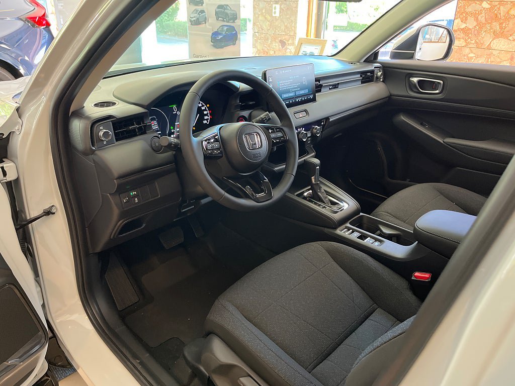 Vehicle Image 10