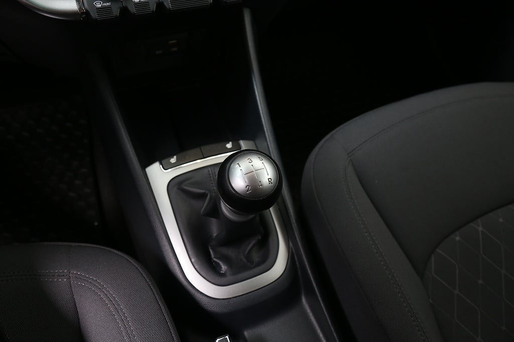 Vehicle Image 18