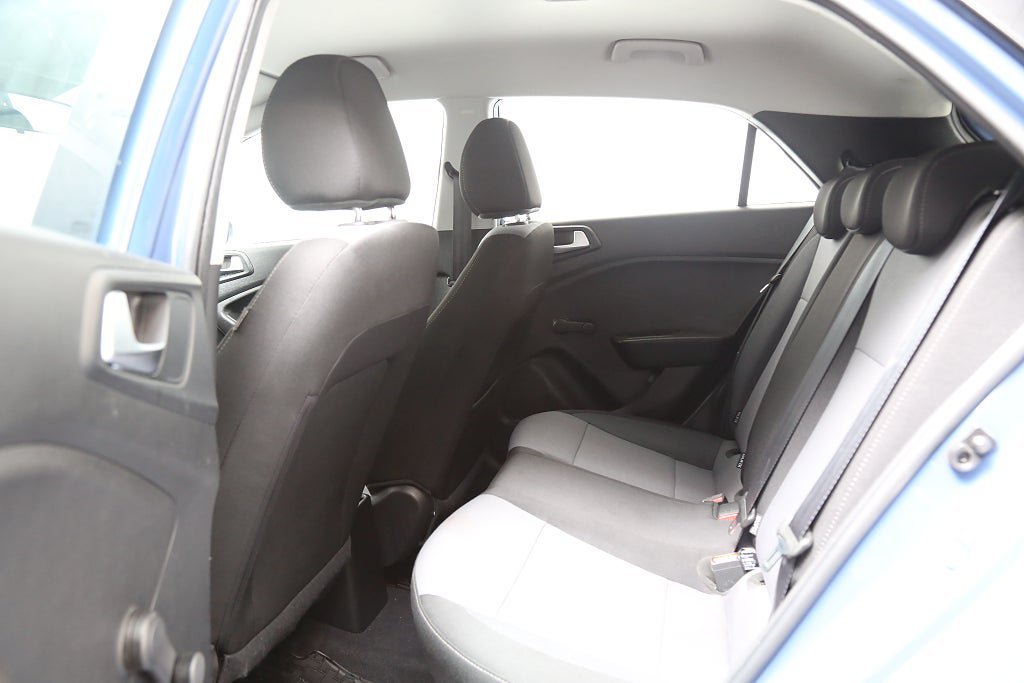 Vehicle Image 21