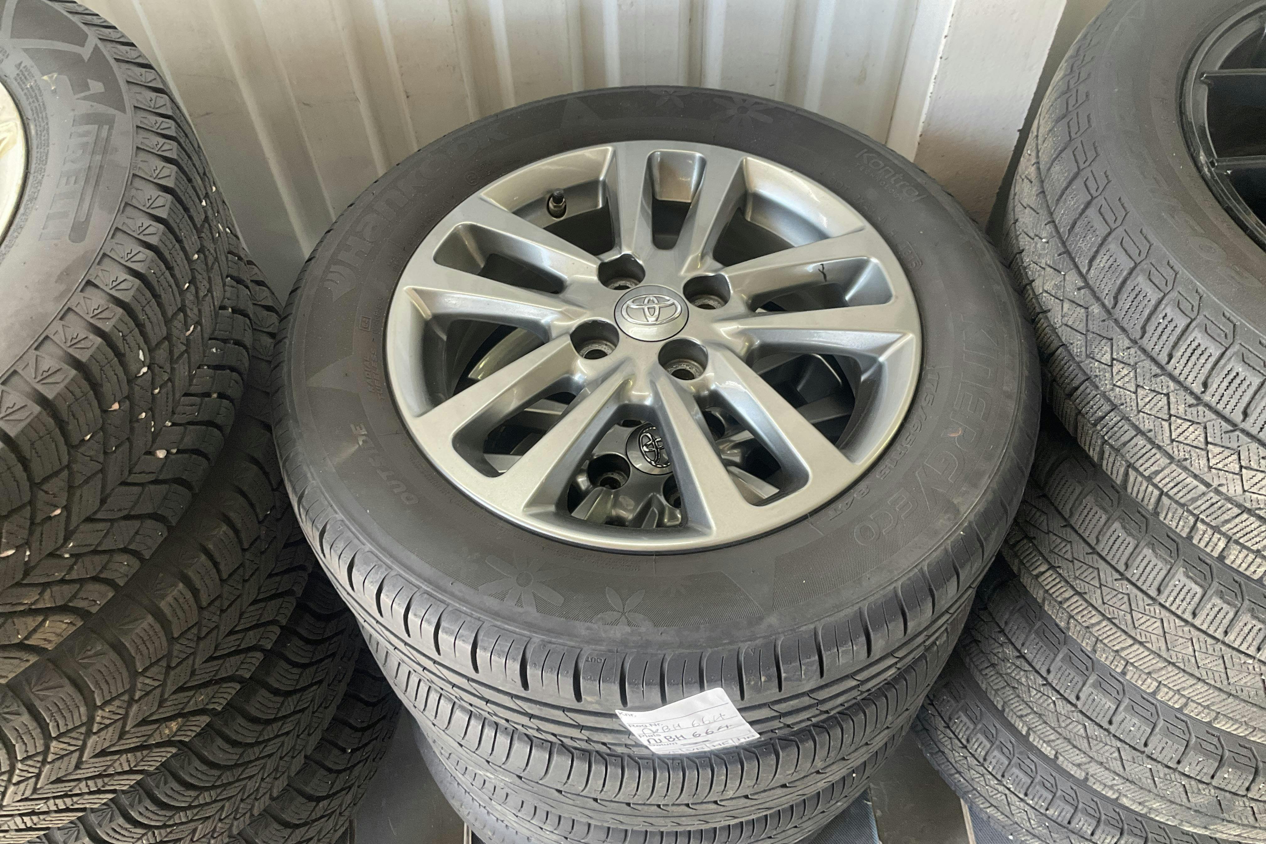 Vehicle Image 12