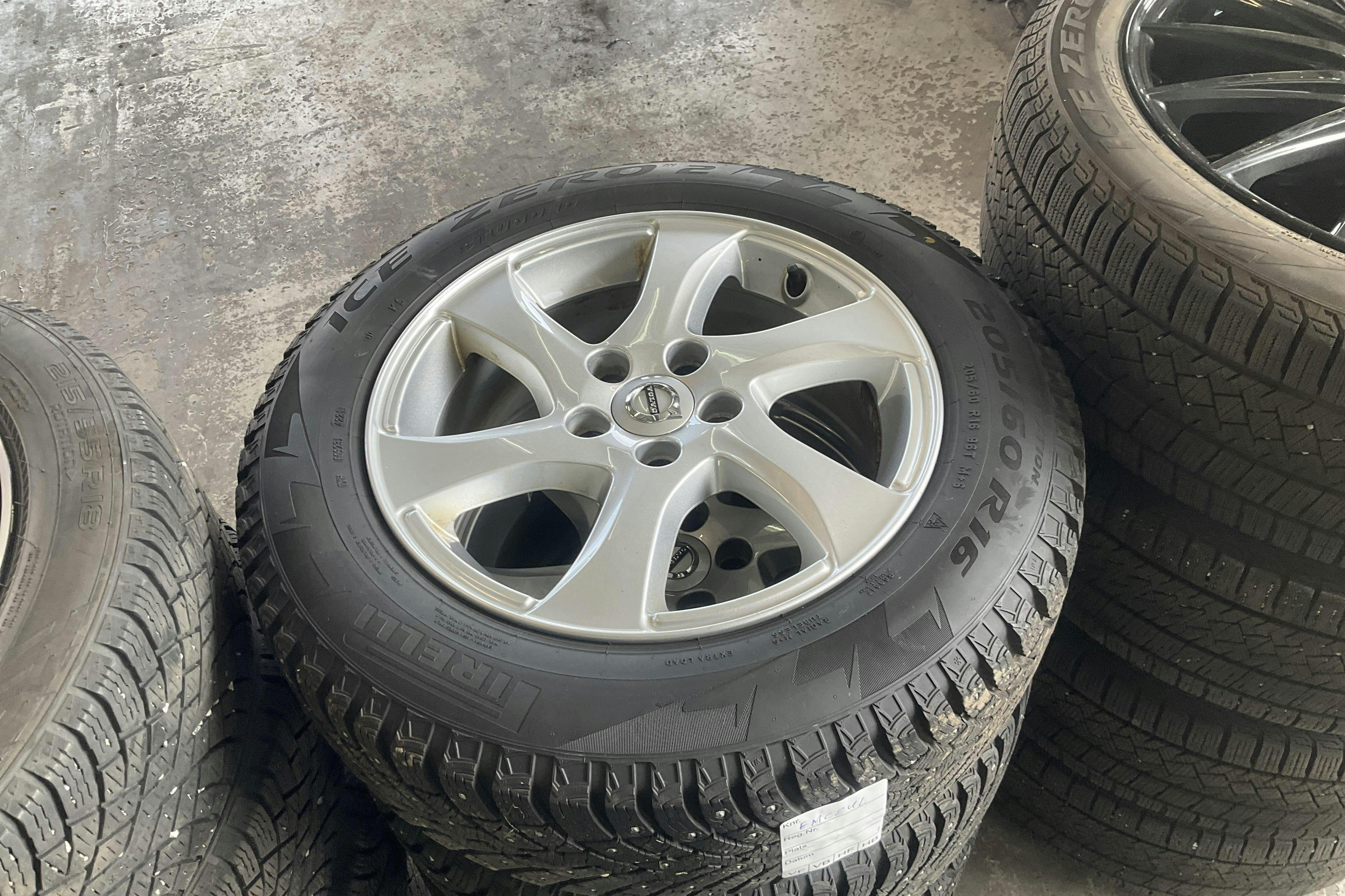 Vehicle Image 12