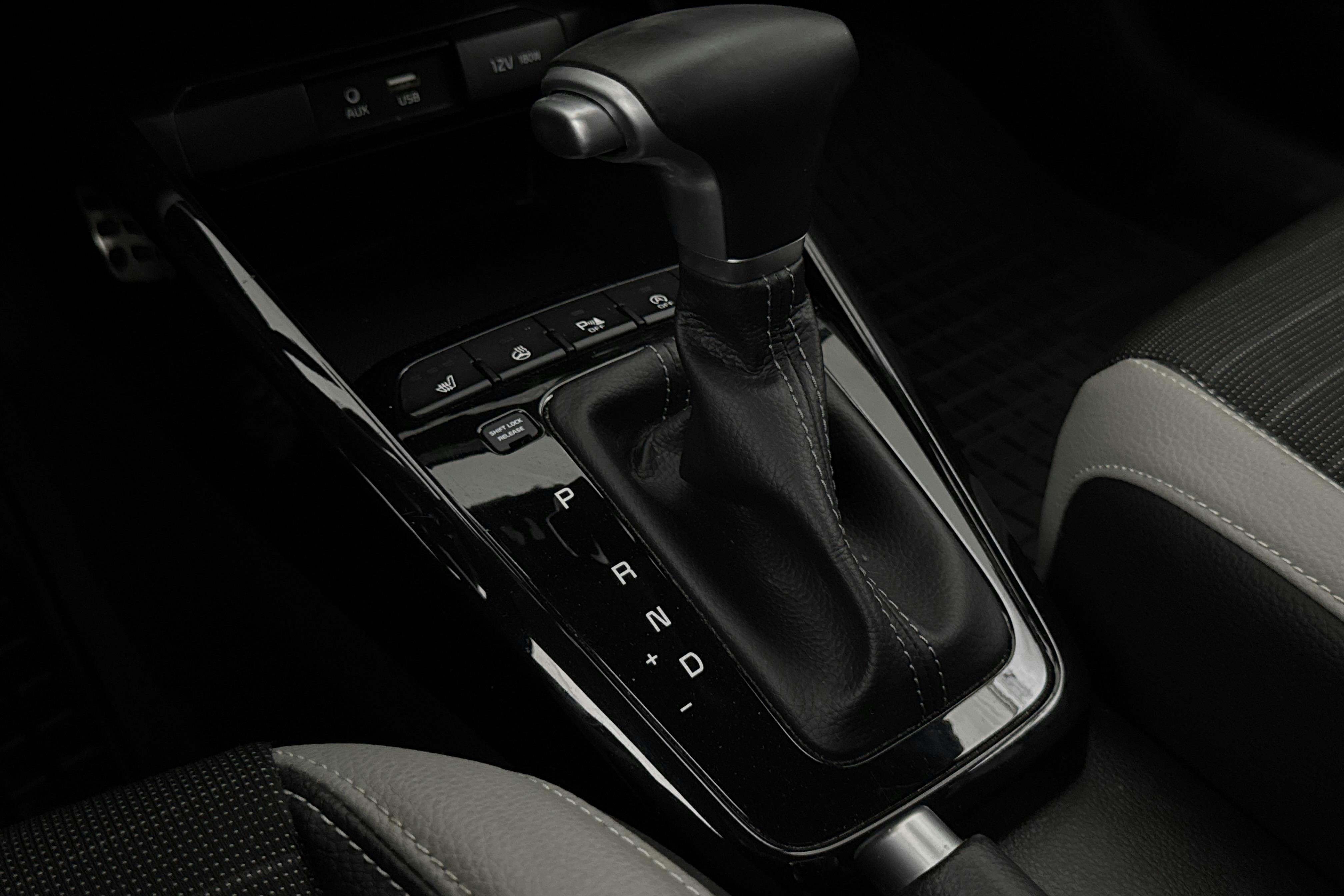 Vehicle Image 16