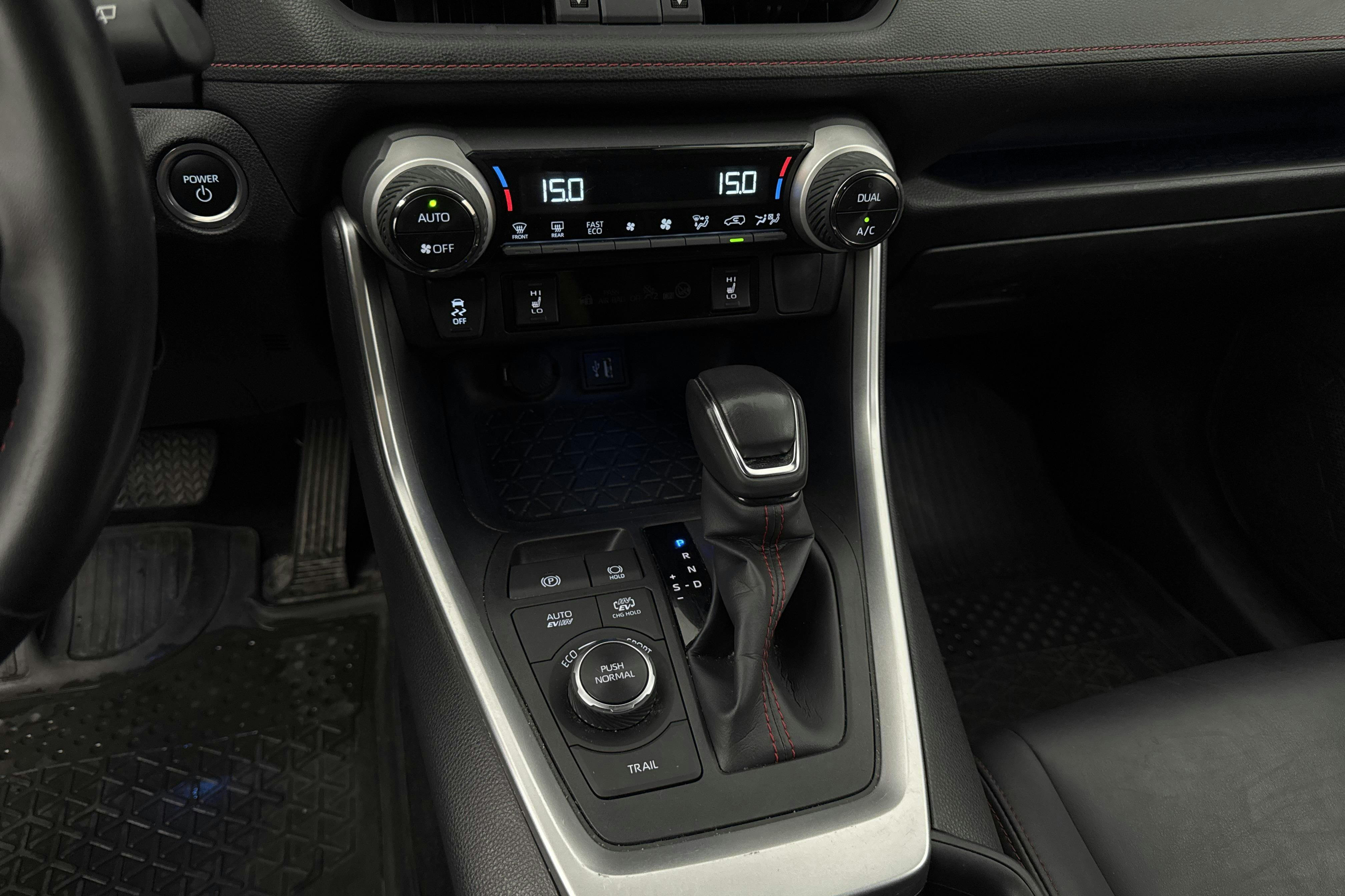 Vehicle Image 13