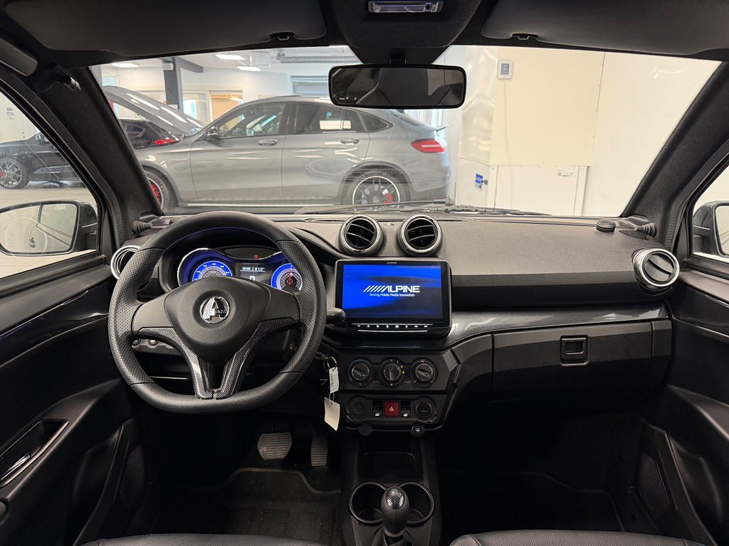 Vehicle Image 9