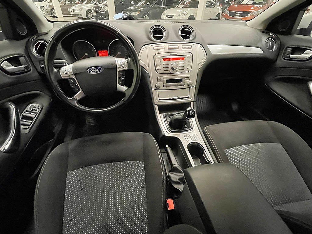 Vehicle Image 6