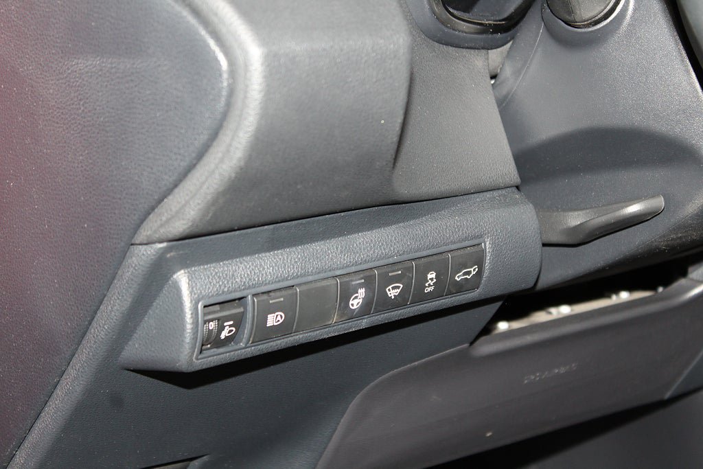 Vehicle Image 25