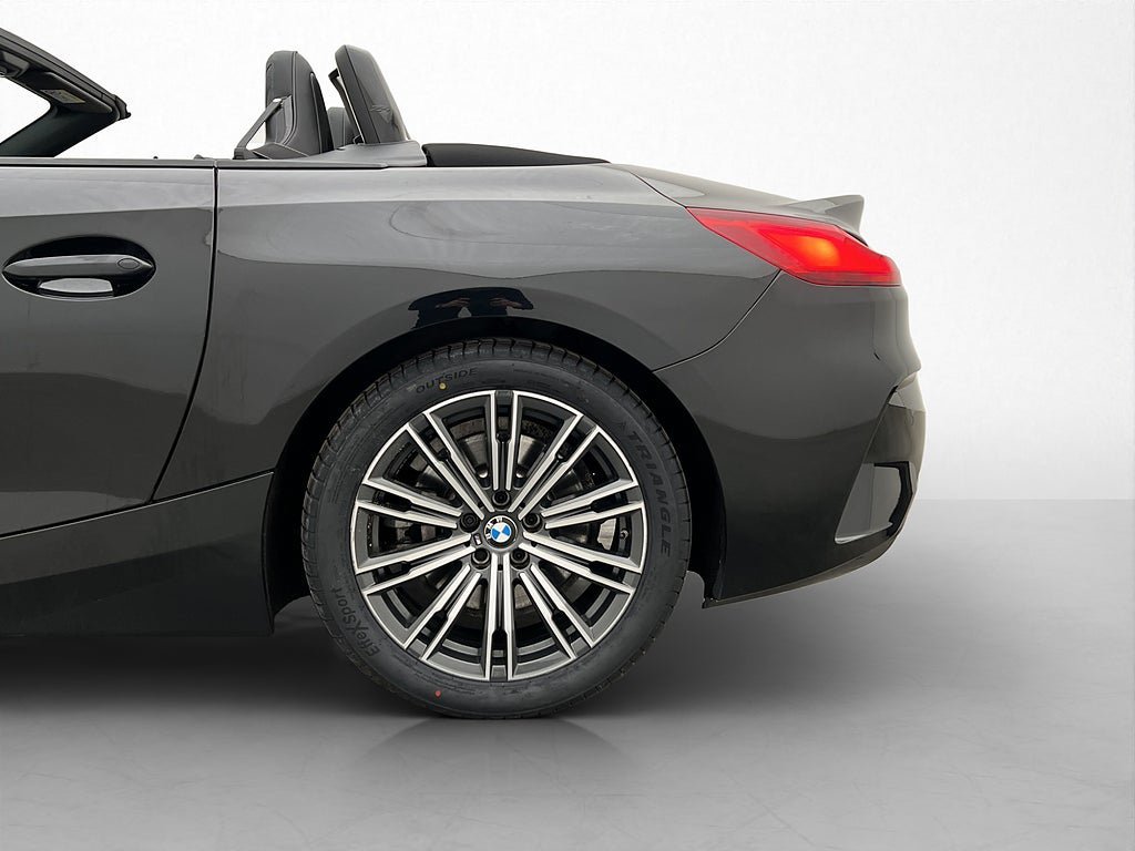 Vehicle Image 30