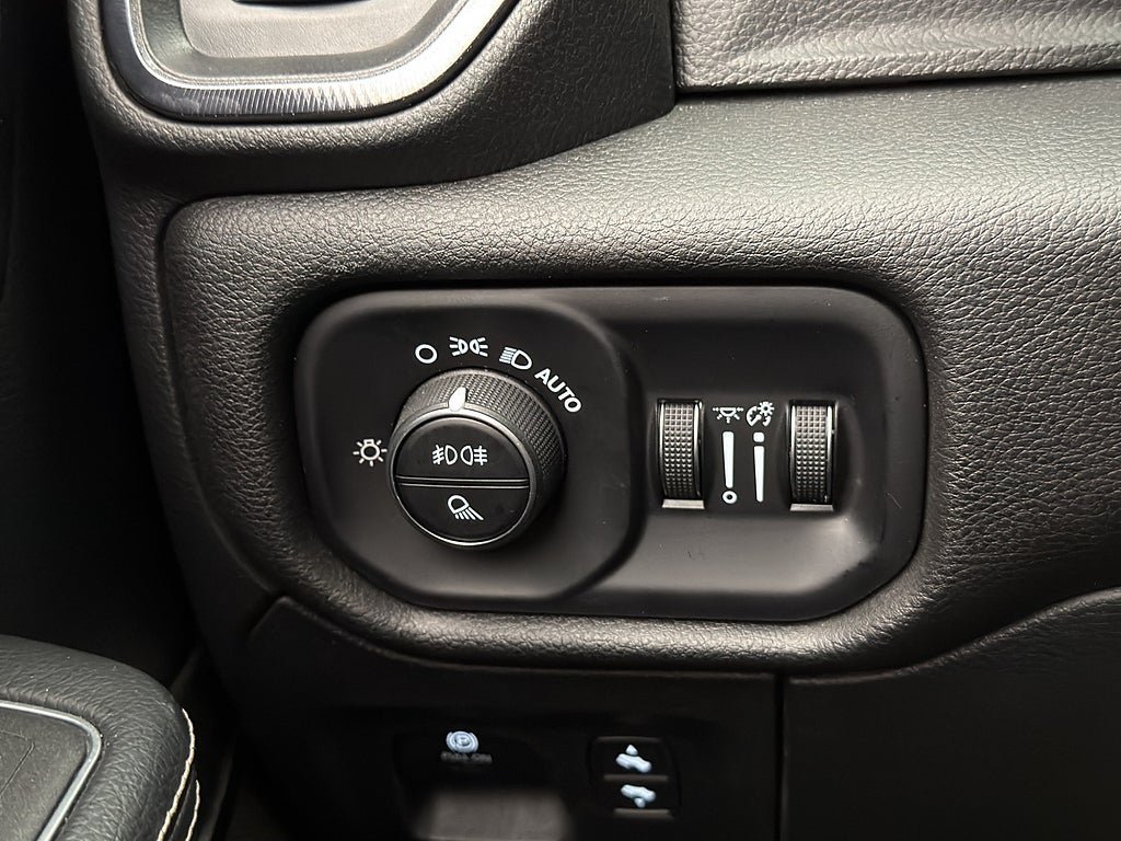 Vehicle Image 27
