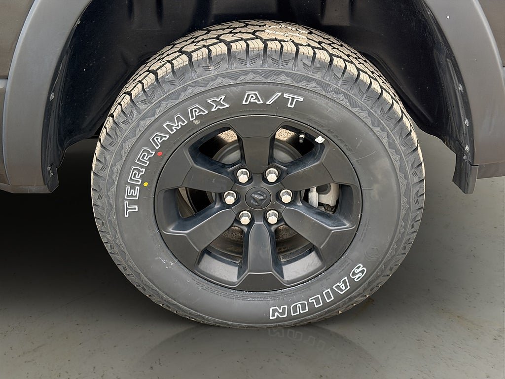 Vehicle Image 32