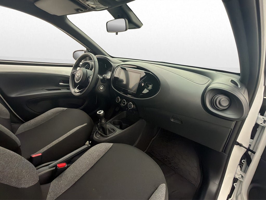 Vehicle Image 11