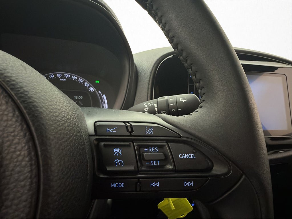 Vehicle Image 16