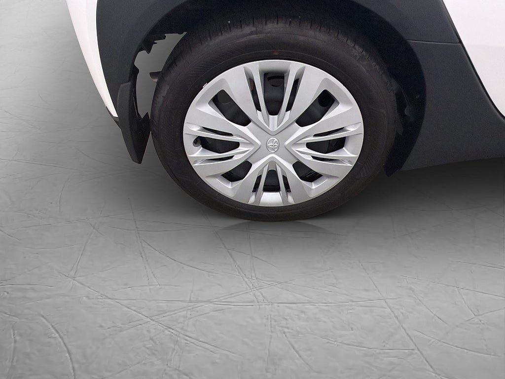 Vehicle Image 21