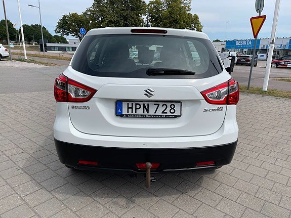 Vehicle Image 6