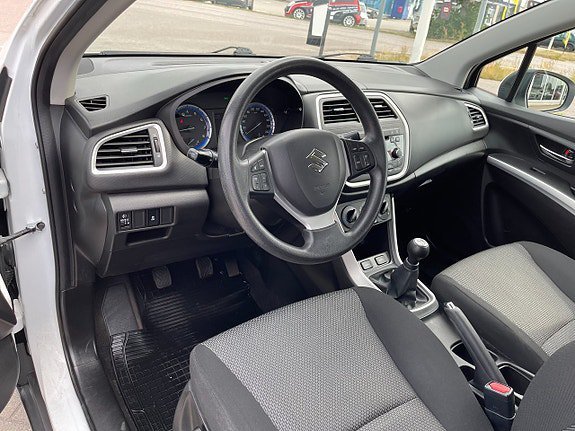 Vehicle Image 12