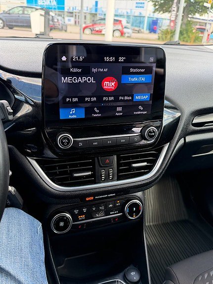 Vehicle Image 15