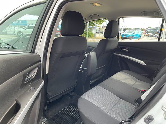 Vehicle Image 14