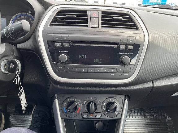 Vehicle Image 24