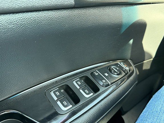 Vehicle Image 32