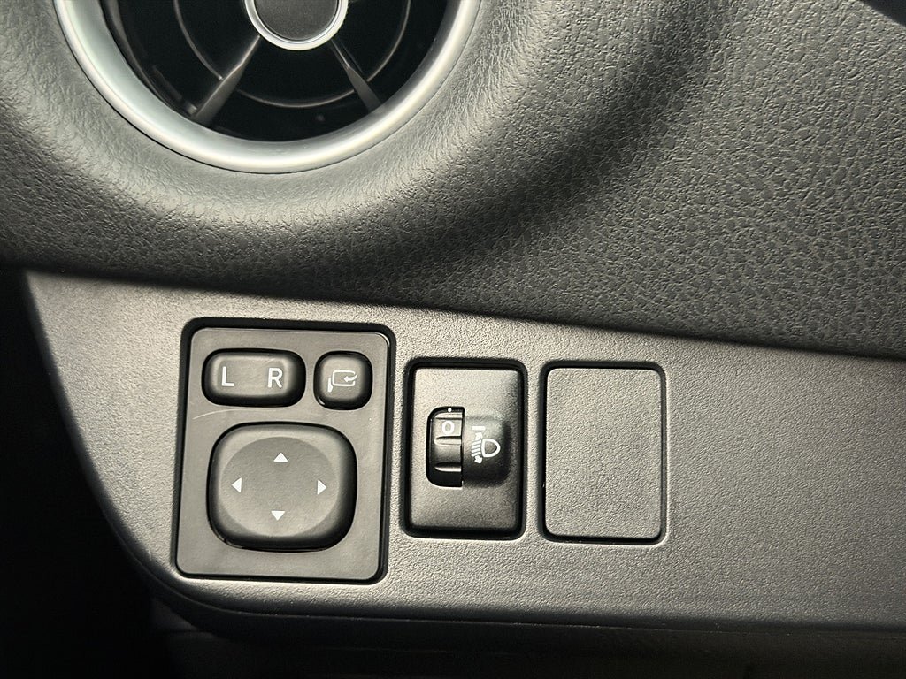 Vehicle Image 26