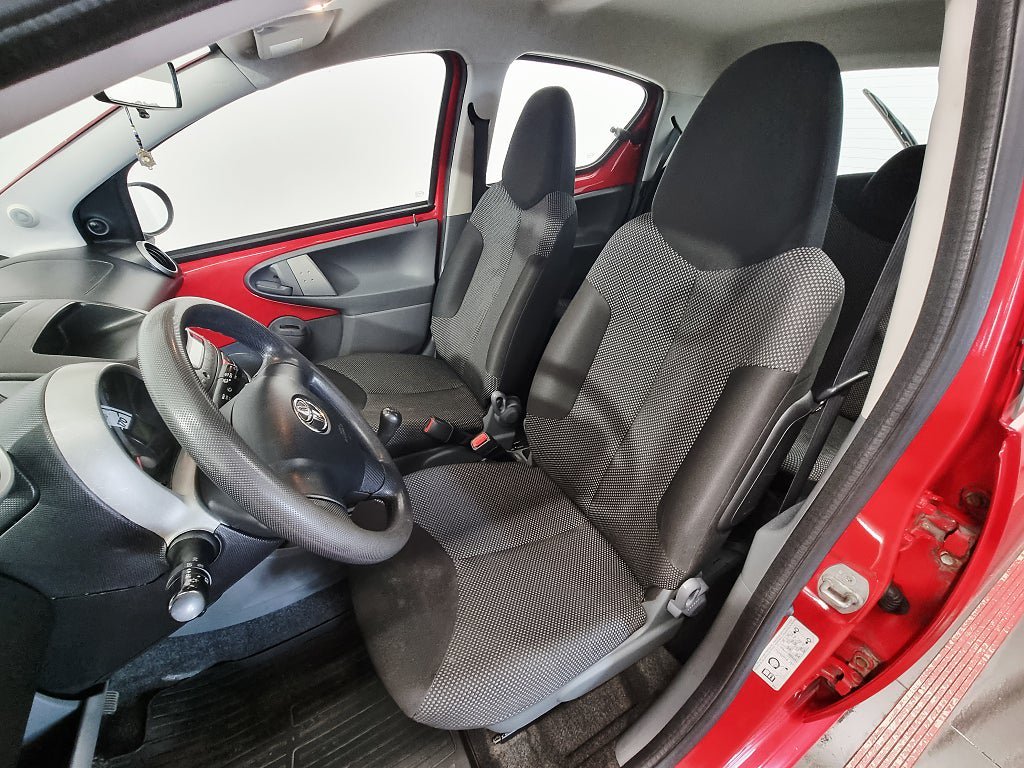 Vehicle Image 6