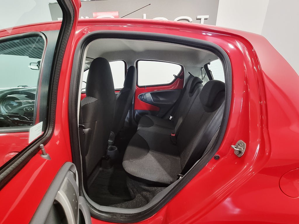 Vehicle Image 8