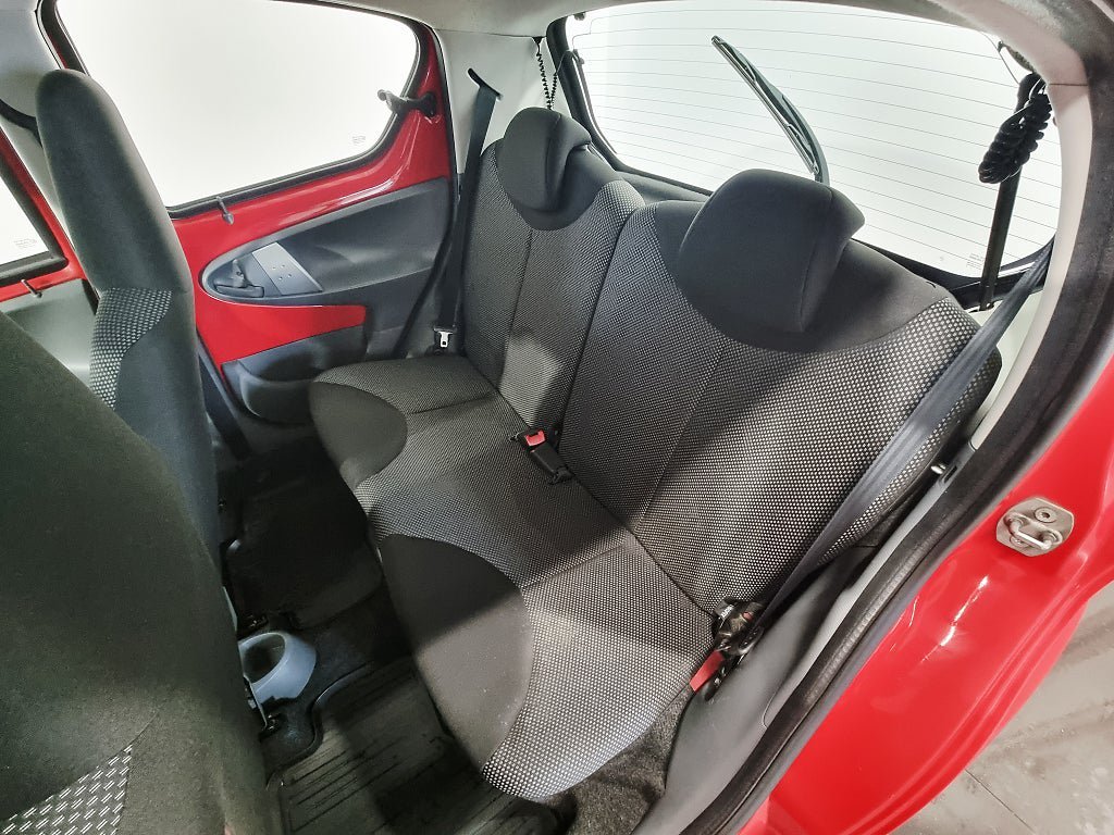 Vehicle Image 9