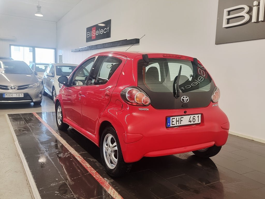 Vehicle Image 12